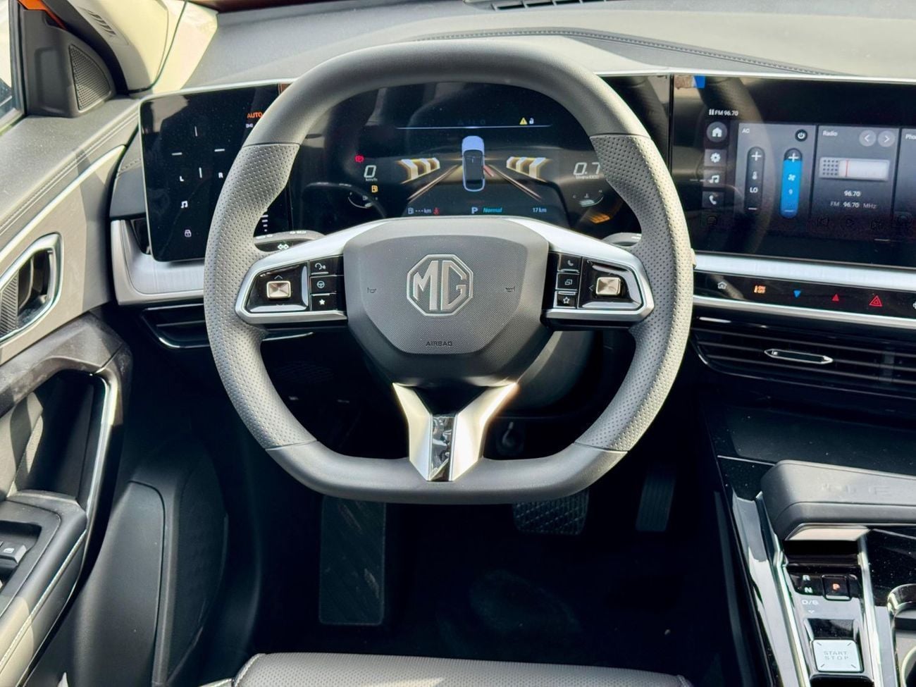 أم جي وان LUX 1.5L Petrol FWD 2024 Export Price @ 47,000 AED