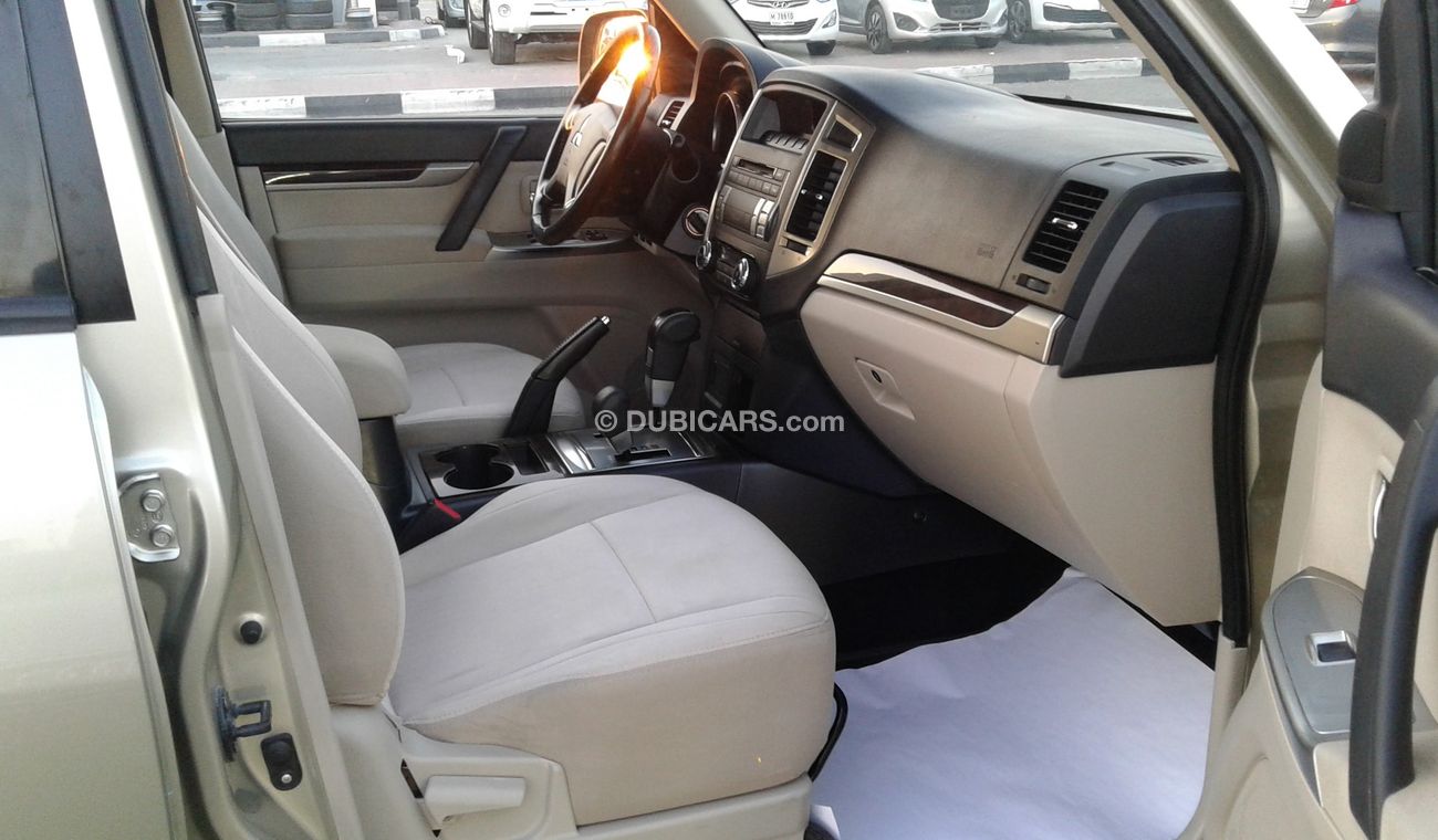 Mitsubishi Pajero PAJERO 2015 GOLD GCC NO PAIN NO ACCIDENT PERFECT