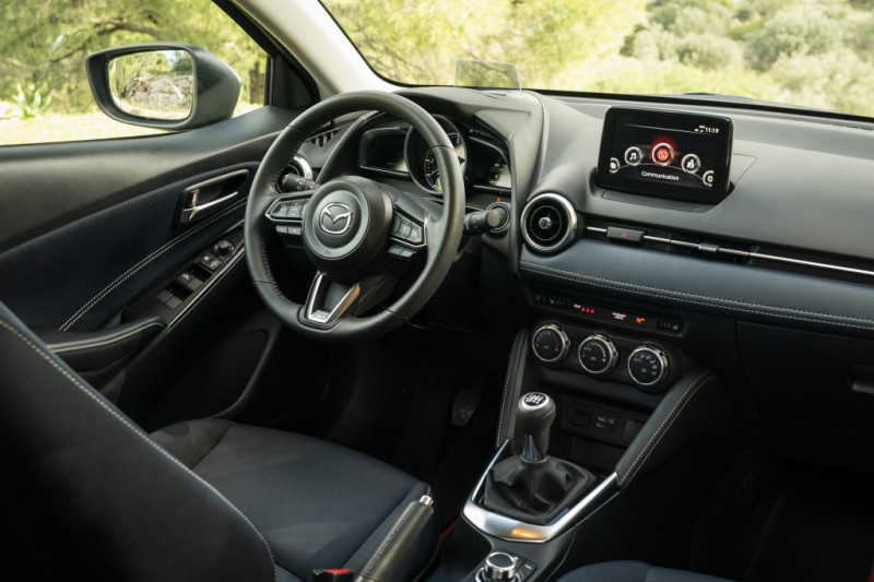 Mazda Demio exterior - Cockpit