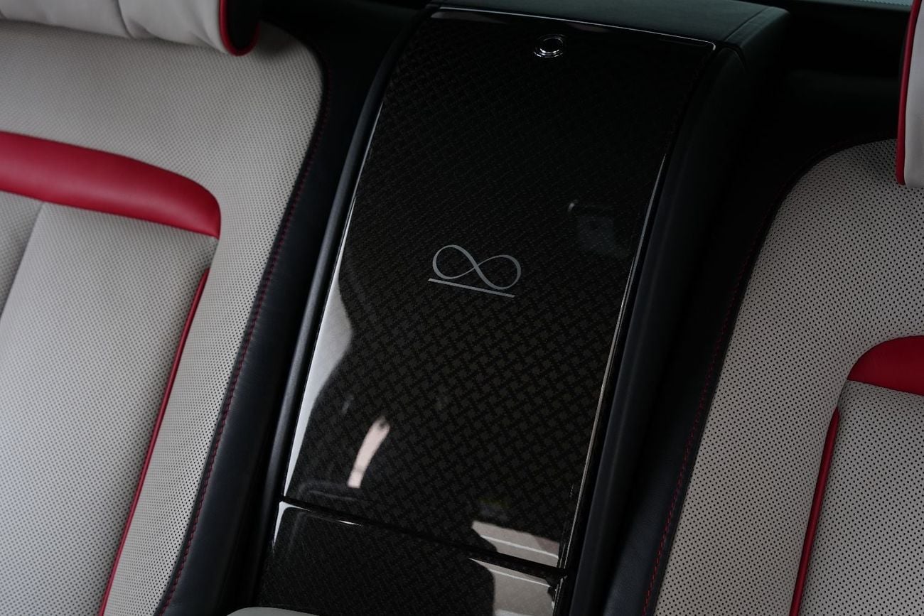 Rolls Royce Cullinan BLACK BADGE , FACELIFT, Rear VIP Seats w/ Screens, Starlight, Bespoke Audio, GCC Specs!