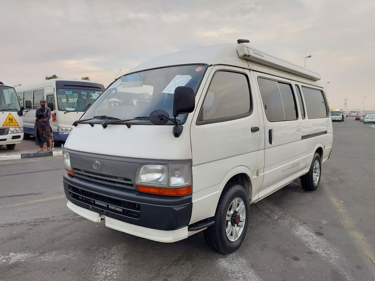 Toyota Hiace TOYOTA HIACE VAN RHD 1994  MODEL 2.7 L DIESEL AUTOMATIC(PM01681)