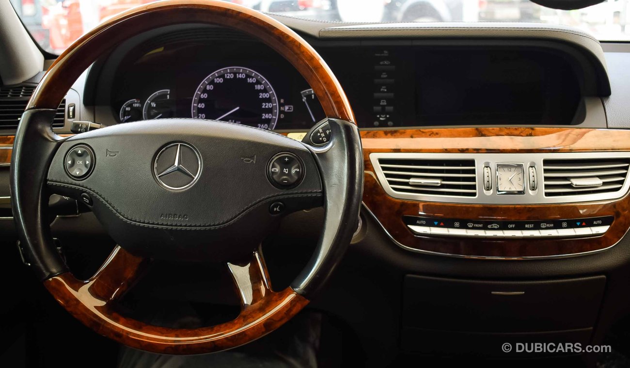 مرسيدس بنز S 550