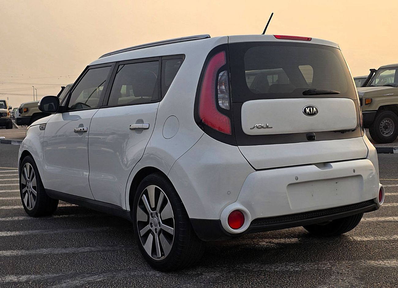 Kia Soul LX USED KIA SOUL 1.6L A/T FWD GCC White Color 2017