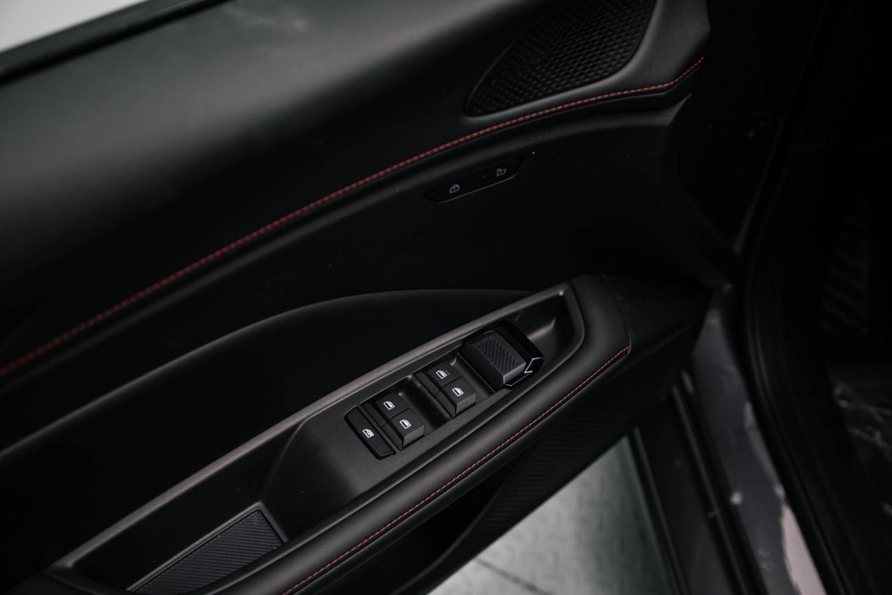 أم جي 5 LUXURY 1.5L - GREY INSIDE BLACK | EXPORT ONLY