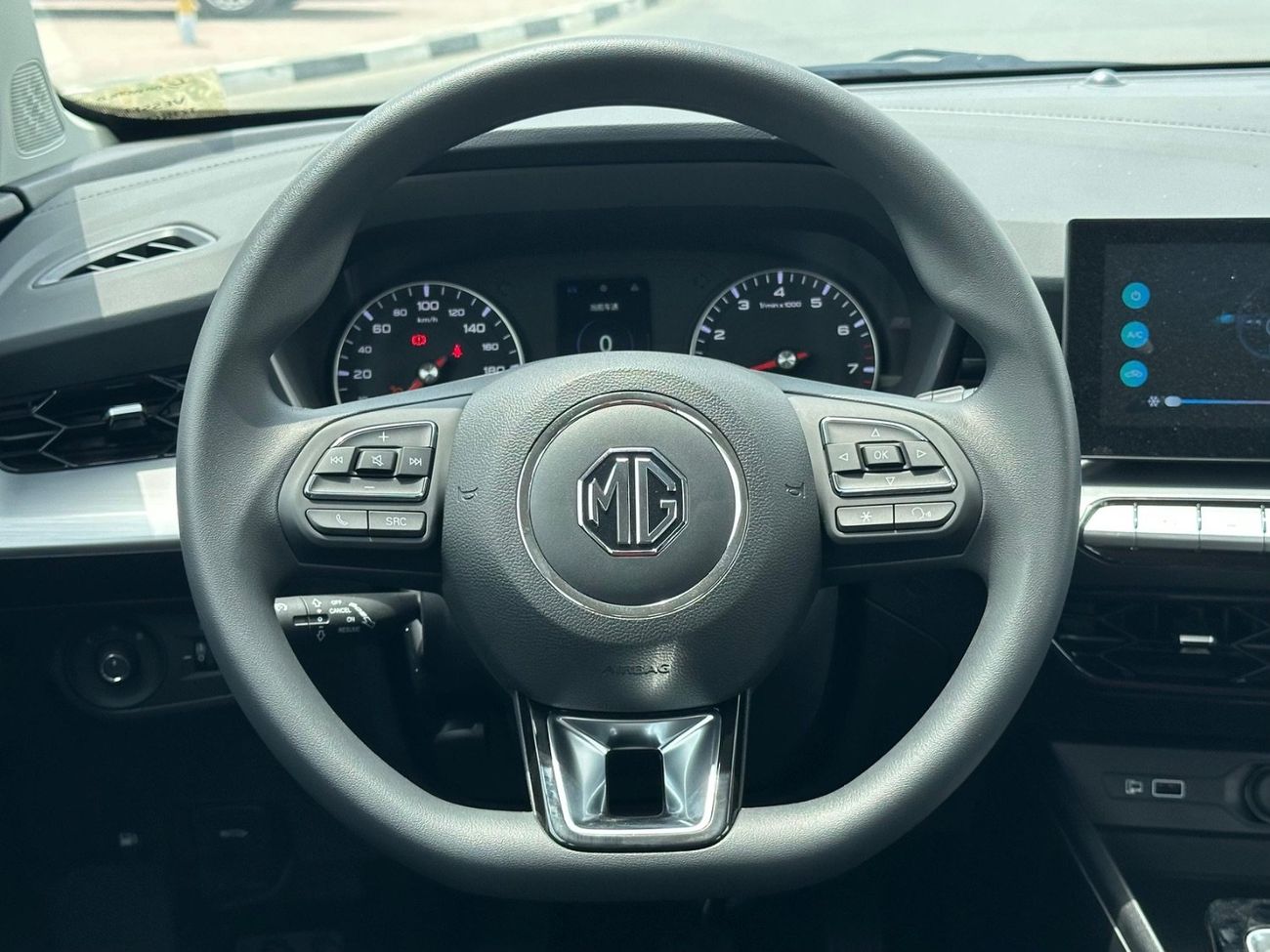 أم جي 5 2025 MG5 1.5L MANUAL TRANSMISSION FULL OPTION