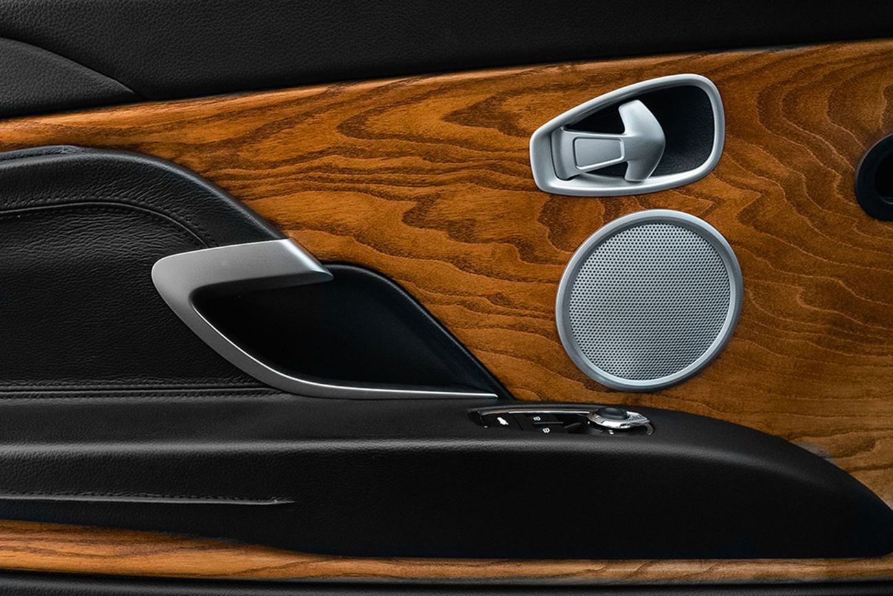 أستون مارتن DB11 Std 5.2L