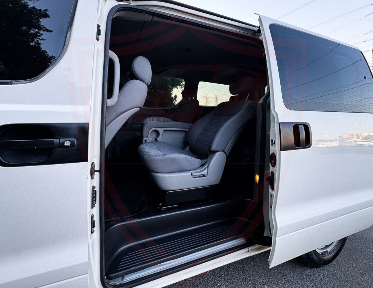 Hyundai H-1 Hyundai H1 | 2.4 L | 2020 | GCC | Accident-Free | In Excellent Condition | 806 P.M