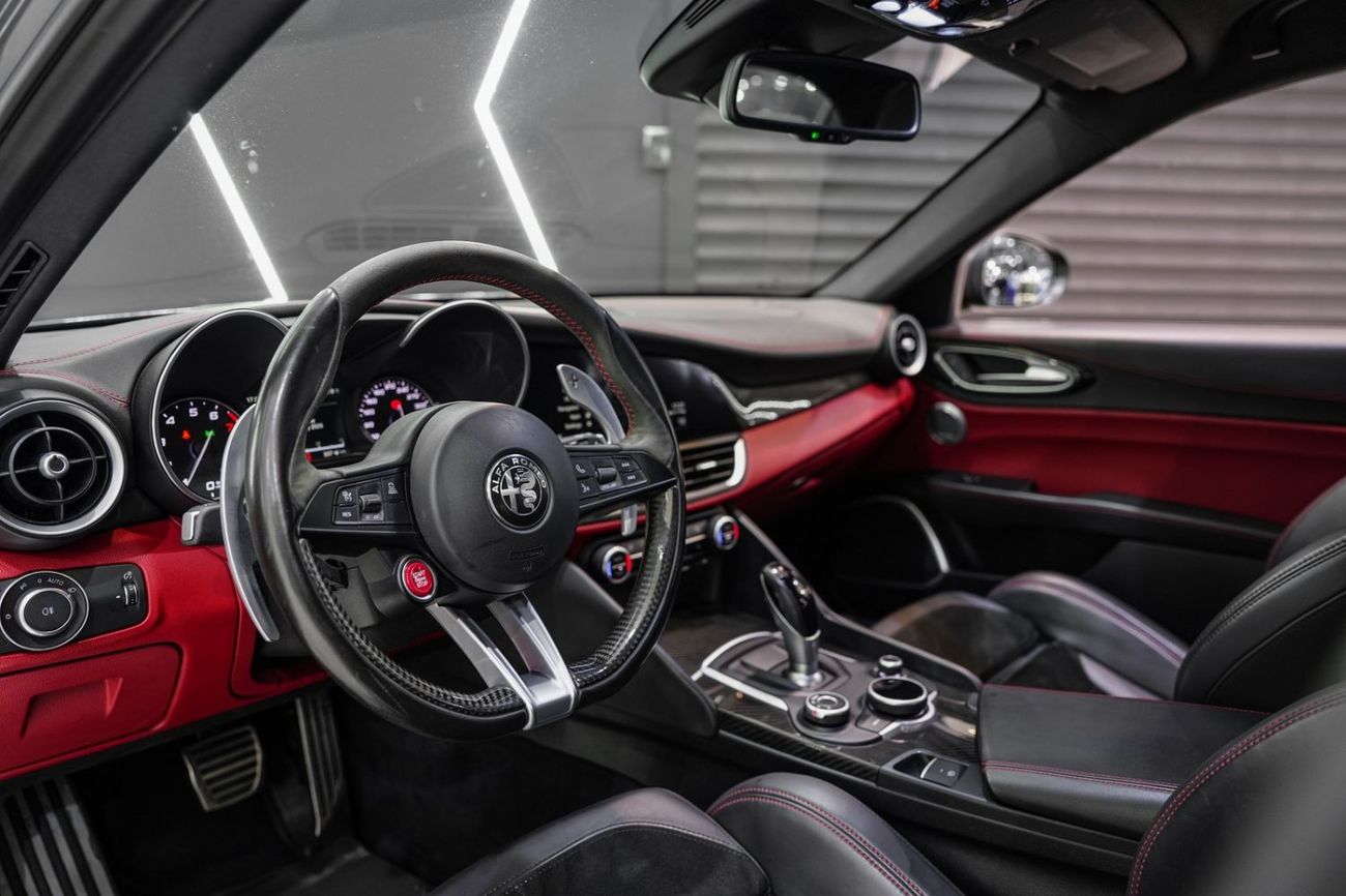 Alfa Romeo Giulia QUADRIFOGLIO 2018 Alfa Romeo Giulia Quadrifoglio, Carbon Trim, Harman/Kardon Audio, Sport Package, GCC Specs!!