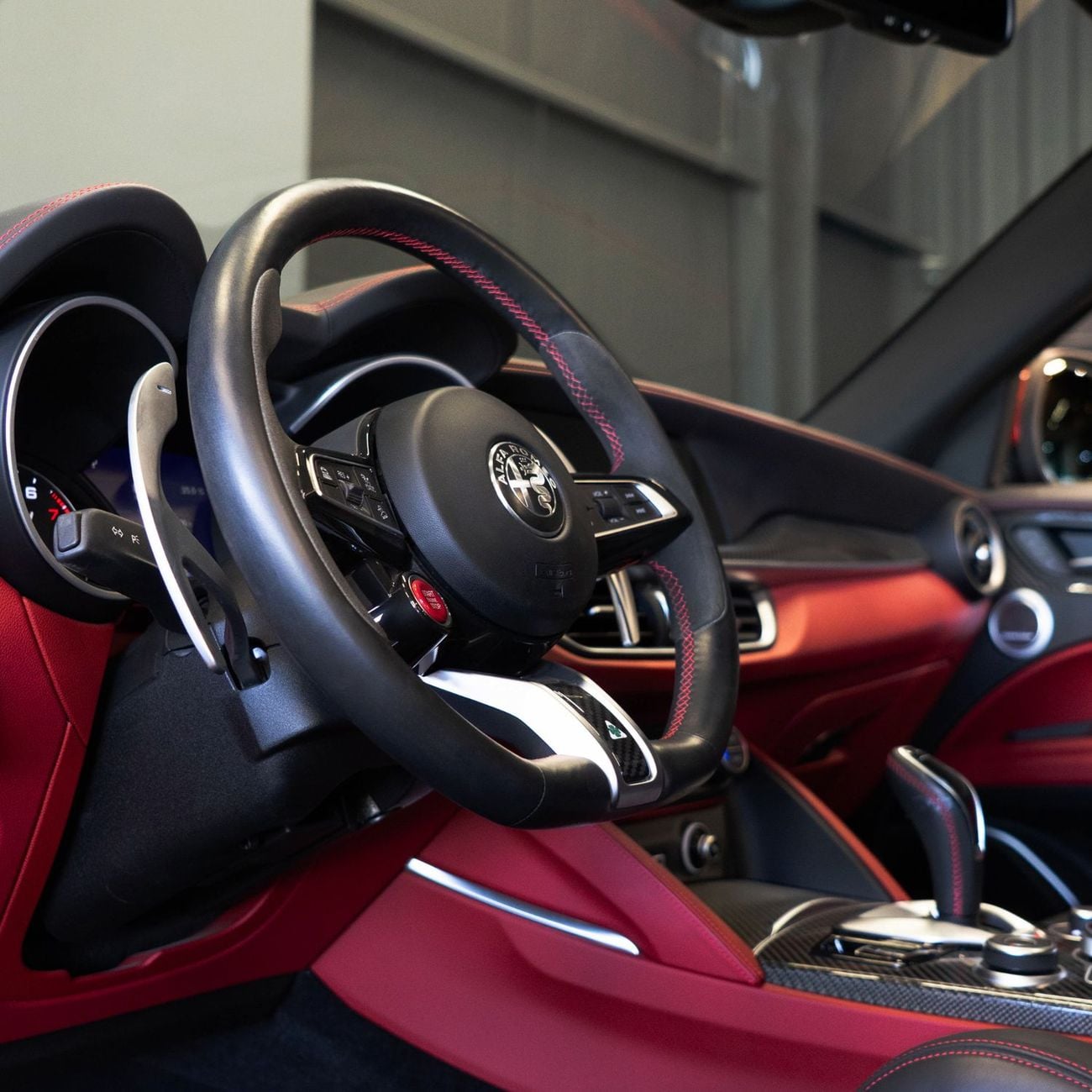 ألفا روميو ستيلفيو QUADRIFOGLIO