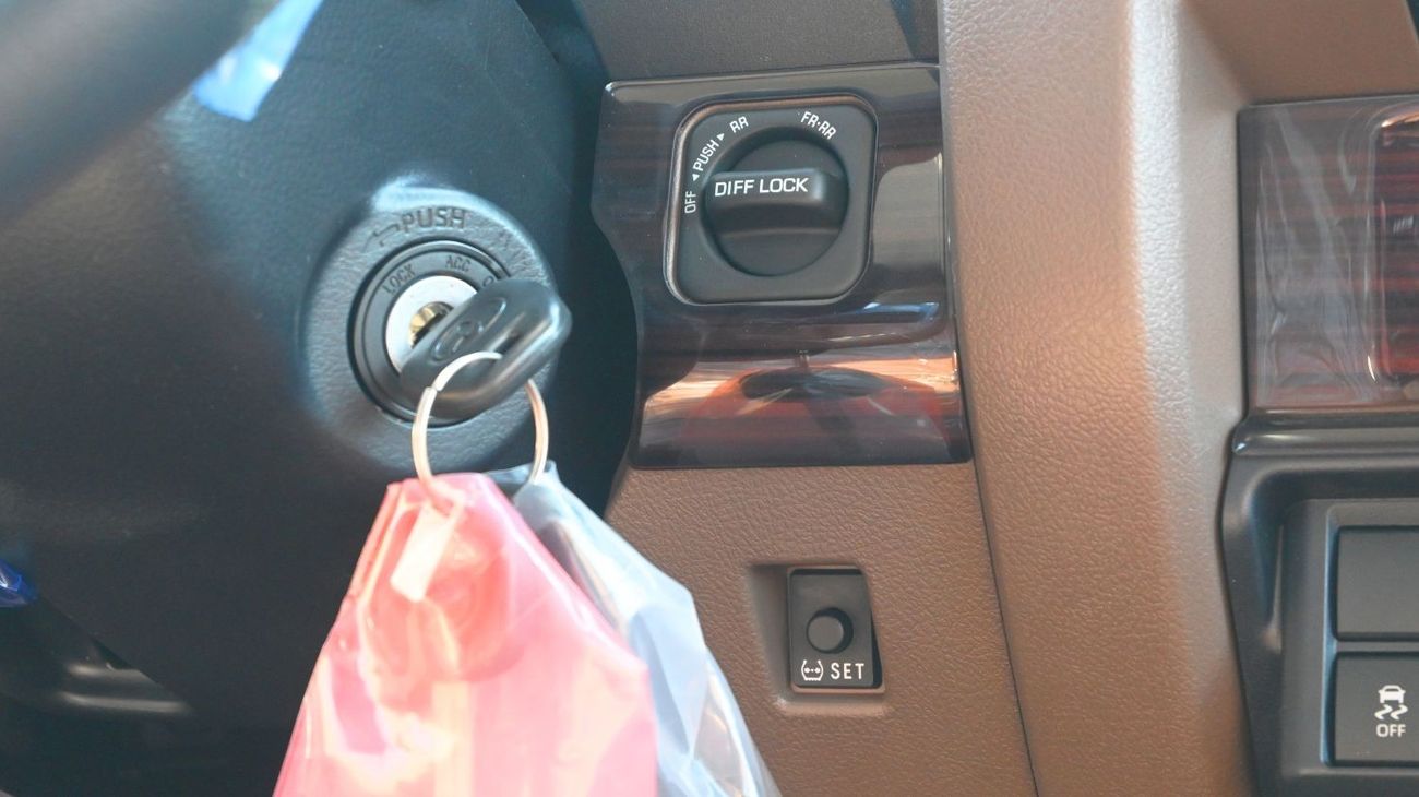 تويوتا لاند كروزر 70 Toyota Land Cruiser LC76 Hardtop 2025