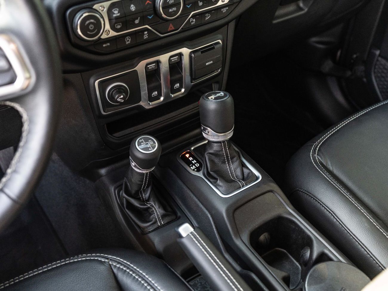 Jeep Wrangler Sahara 3.6L A/T (5 Seater)