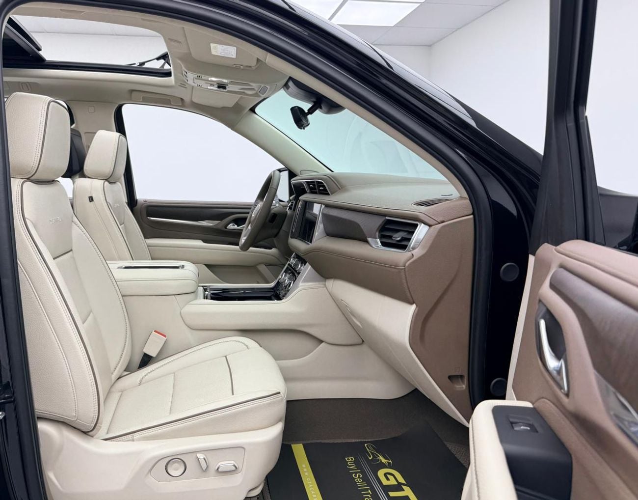 جي أم سي يوكون 2024 GMC Yukon Denali, 2029 GMC Warranty + Service Pack, Very Low Km, 7 Seater, GCC