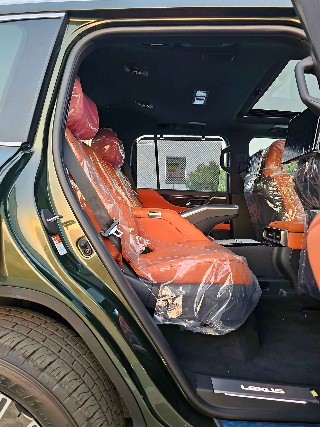 Lexus LX 700h HYBRID/ VIP SEATS FULL OPTION/ PETROL AT 3.5L V6 4WD/CODE#LX7HV