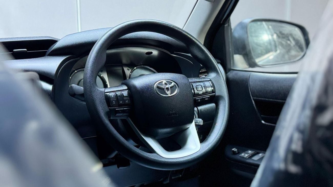 Toyota Hilux DIESEL ,ONE AND HALF CABIN ,2.8 LITER ,MANUAL