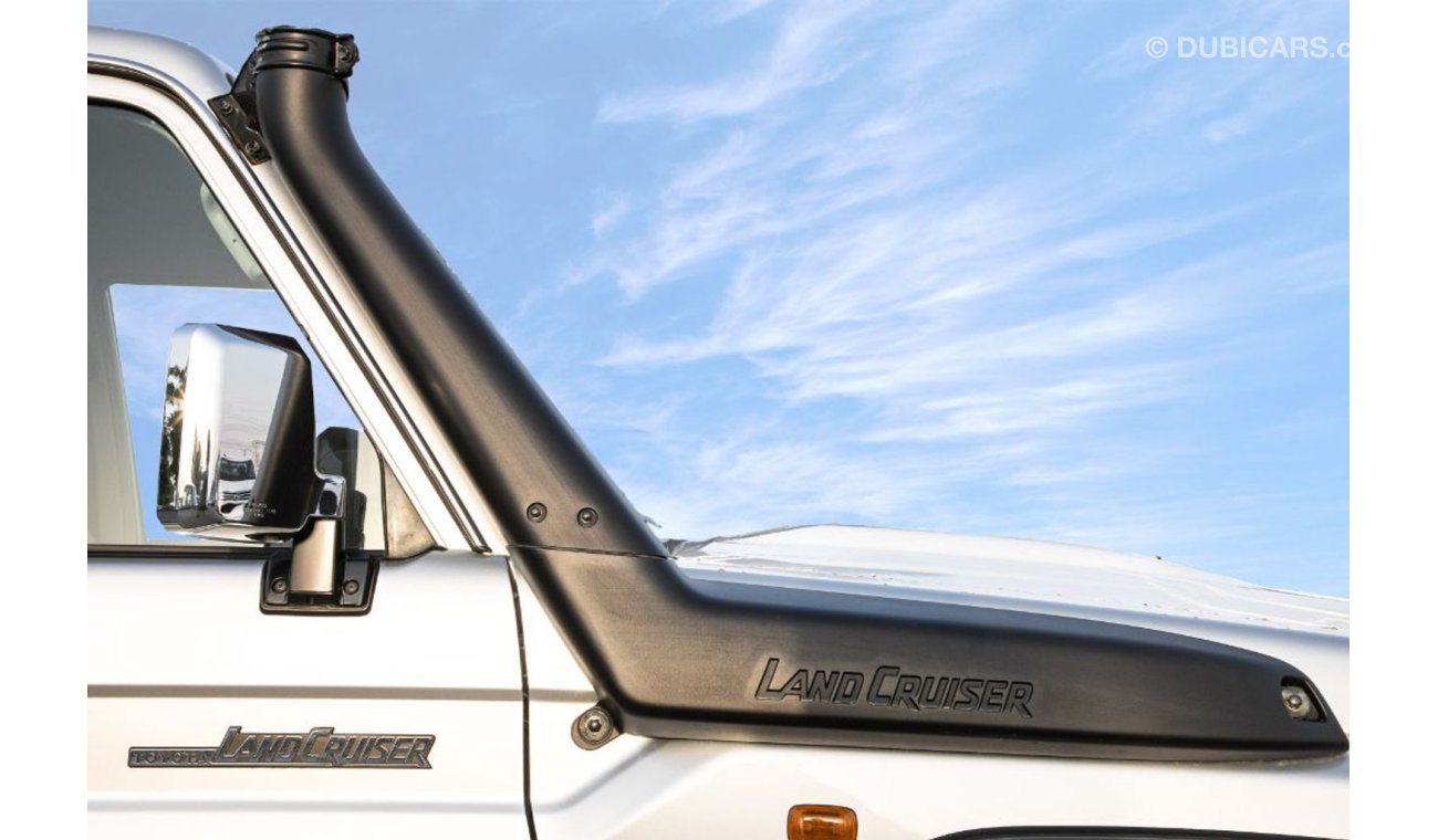 تويوتا لاند كروزر GRJ76 4.0L V6 Petrol with Snorkel, Alloy Wheels, Bluetooth and Front Separate Seats