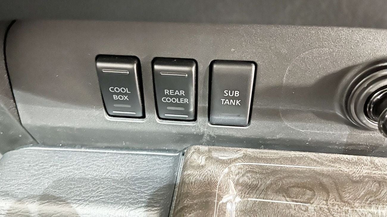 Nissan Patrol Super Safari MANUAL GEAR  V6 4.8L-6CYL SUNROOF EXCELLENT CONDITION