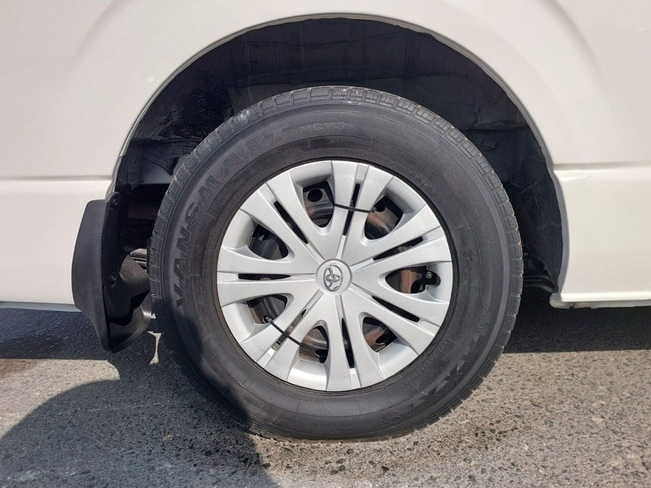 Toyota Hiace TOYOTA HIACE COMMUTER VAN RHD 2015 MODEL 3.0 L DIESEL AUTOMATIC(PM15677)