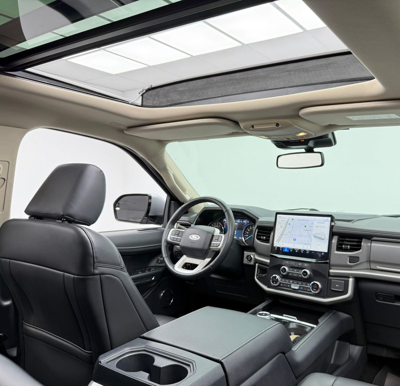 Ford Expedition XLT 2022 Ford Expedition XLT, 2028 Ford Warranty + Service Pack, Very Low Km, 8 Seater, GCC