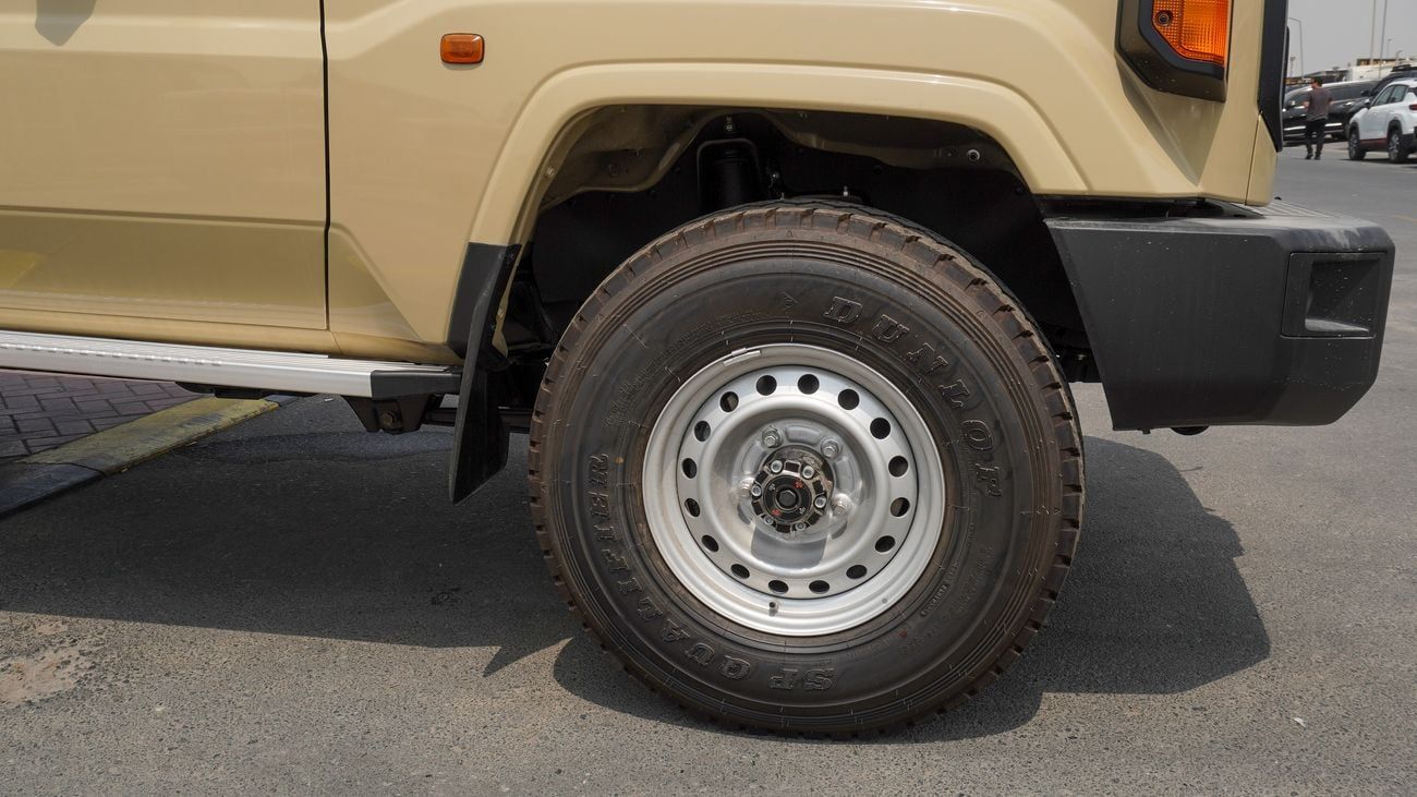 Toyota Land Cruiser Pick Up LX 4.0L V6 SINGLE CABIN A/T