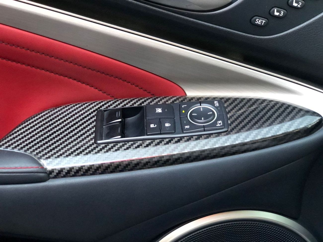 لكزس RC F بلاتينوم