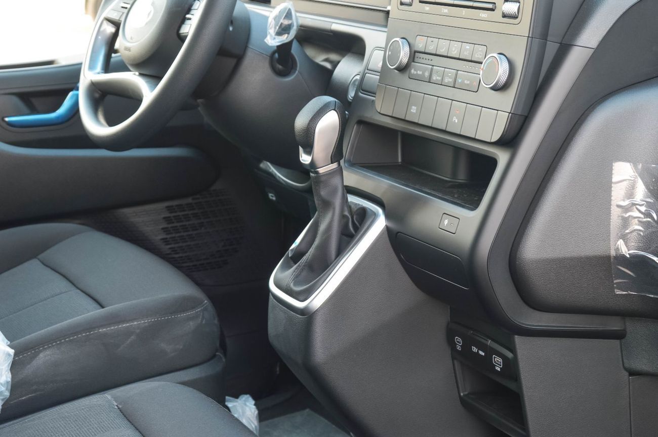 هيونداي ستاريا HYUNDAI STARIA 3.5L FWD PETROL MINIVAN 2025