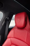 بورش تايكان Base