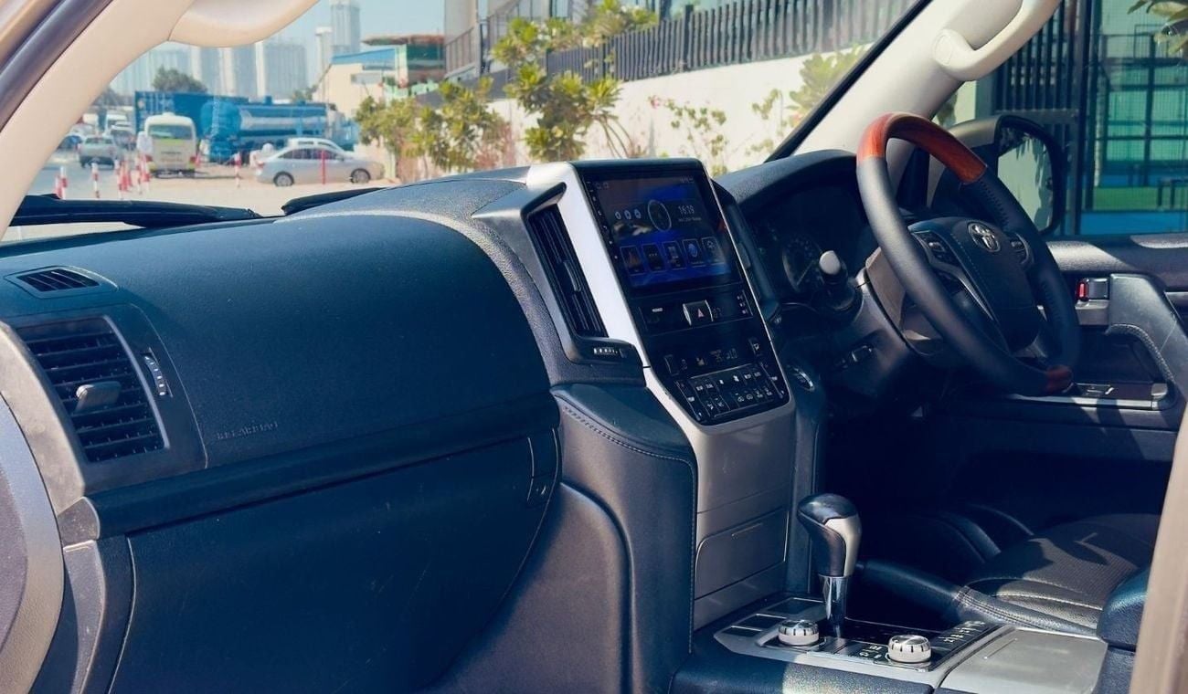 تويوتا لاند كروزر PREMIUM SAHARA BODY KIT INSTALLED | 4.5L DIESEL ENGINE | RHD