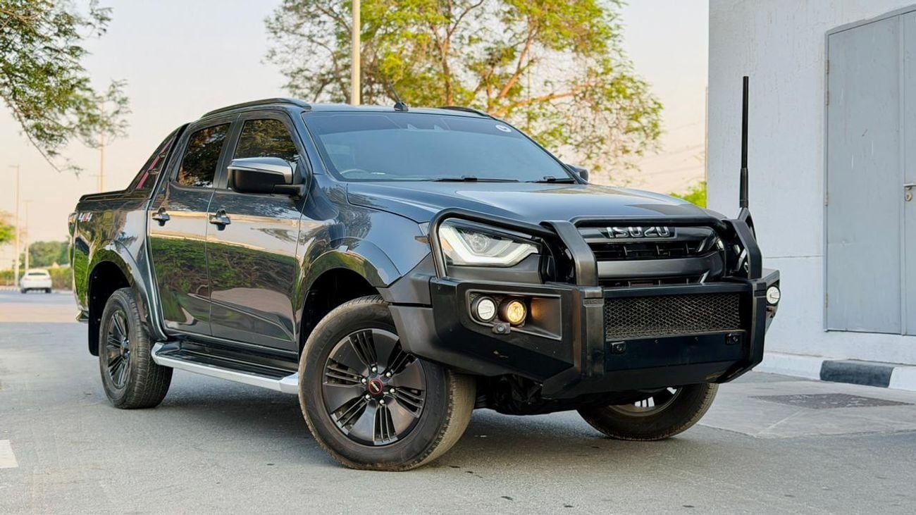 إيسوزو D ماكس X-TERRAIN | HEAVY OFF-ROAD FRONT BUMPER | PUSH START | REAR VIEW CAMERA | AT | 3.0L DIESEL | POWER S