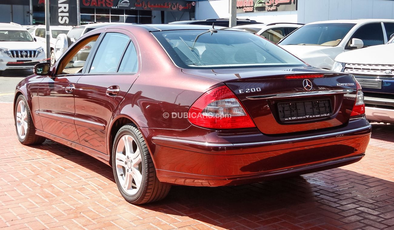 Mercedes-Benz E200