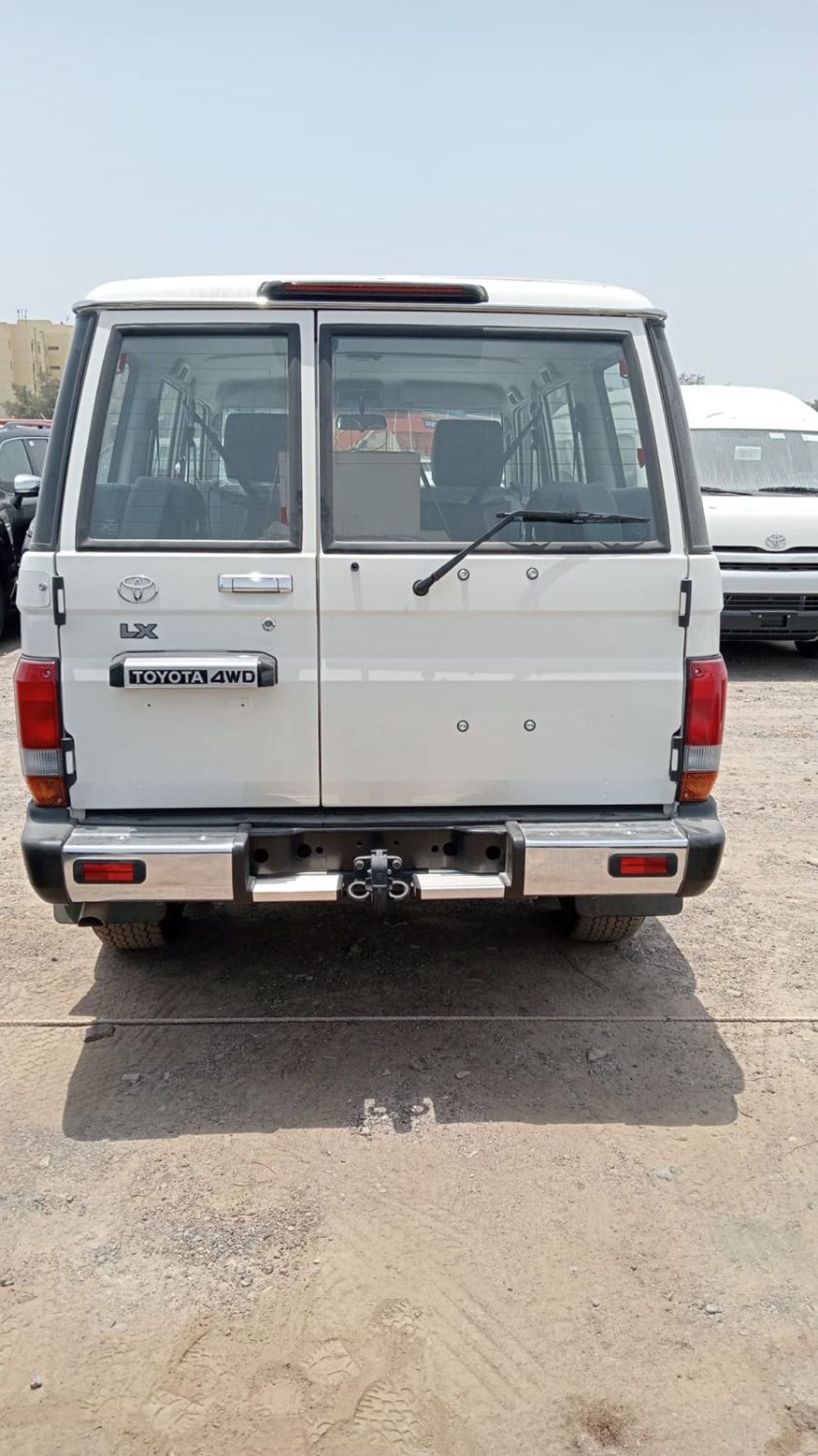 تويوتا لاند كروزر 70 Toyota Land Cruiser 76 05 Door Hard Top 2.8L Auto