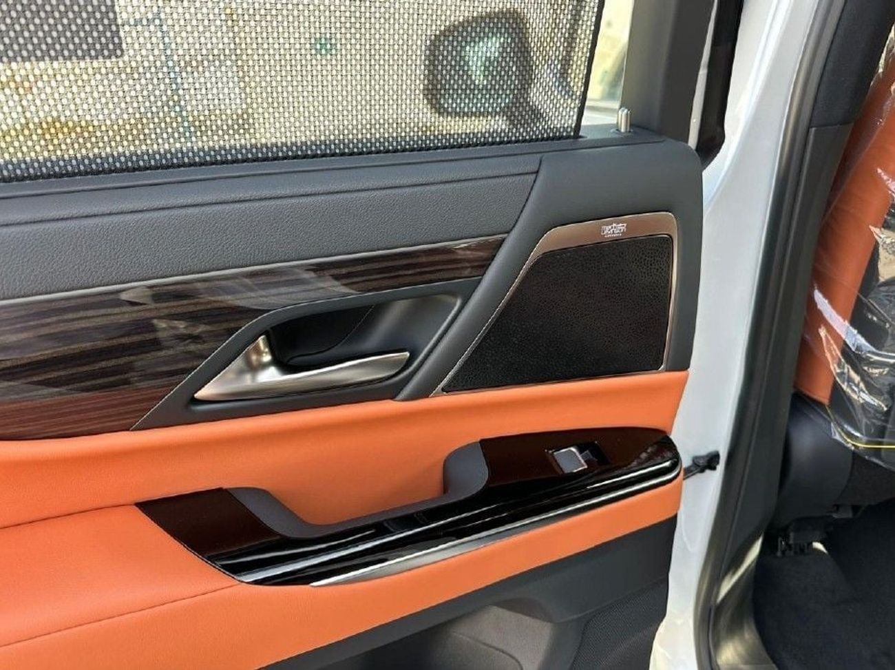 Lexus LX600 VIP 2026 LEXUS LX600 VIP PETROL WHITE/ORANGE - 3.5L V6 TT