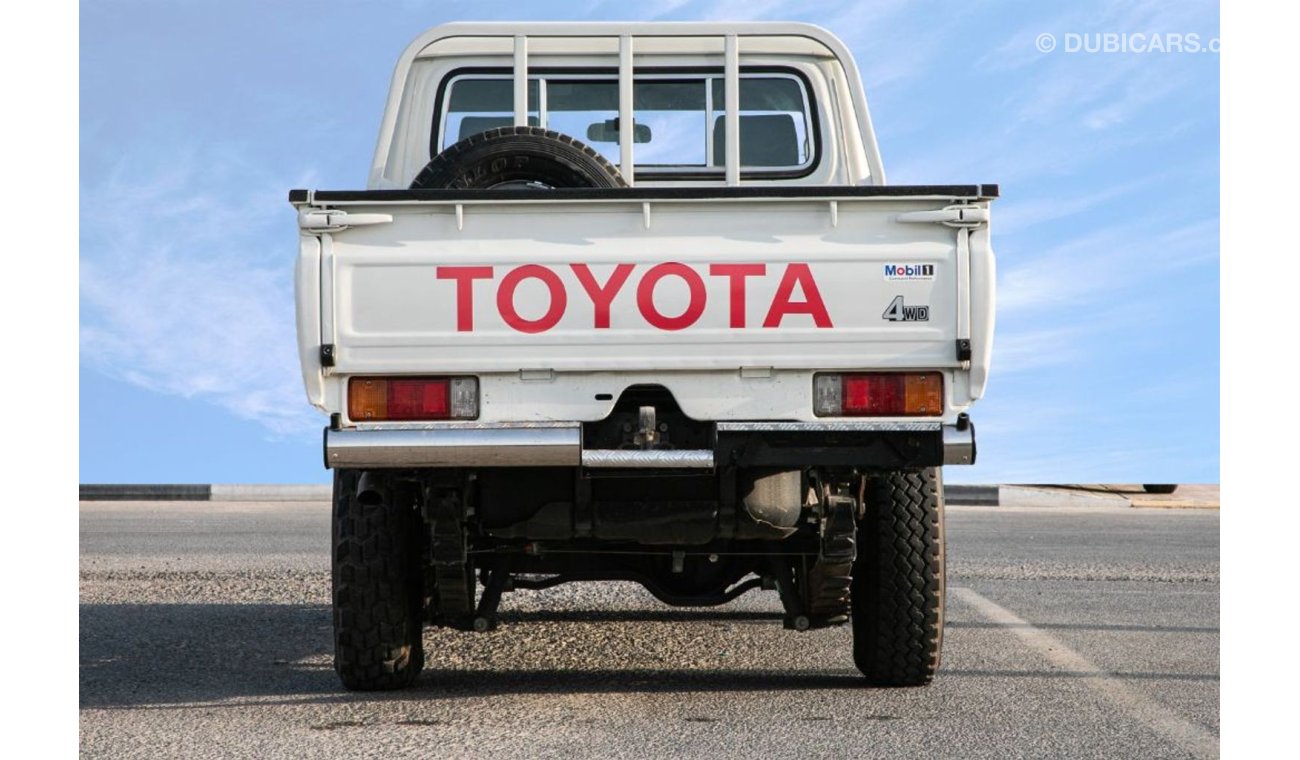 Toyota Land Cruiser Pick Up 4.0L Petrol with Bench Seat, Bedliner, USB and AUX