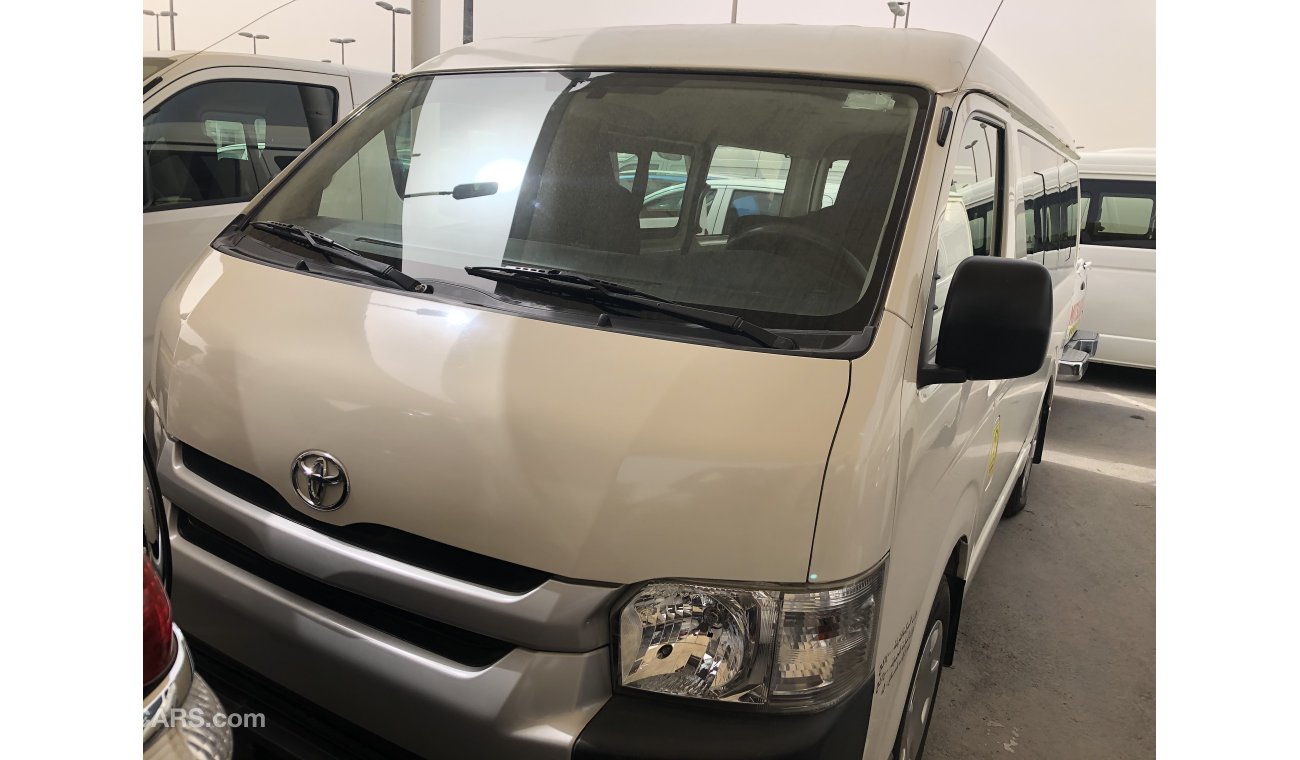 تويوتا هاياس Toyota Hiace Midroof Bus 15 str,Model:2015.Excellent condition