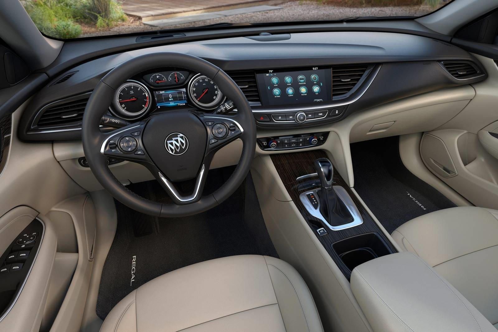 Buick Regal interior - Cockpit