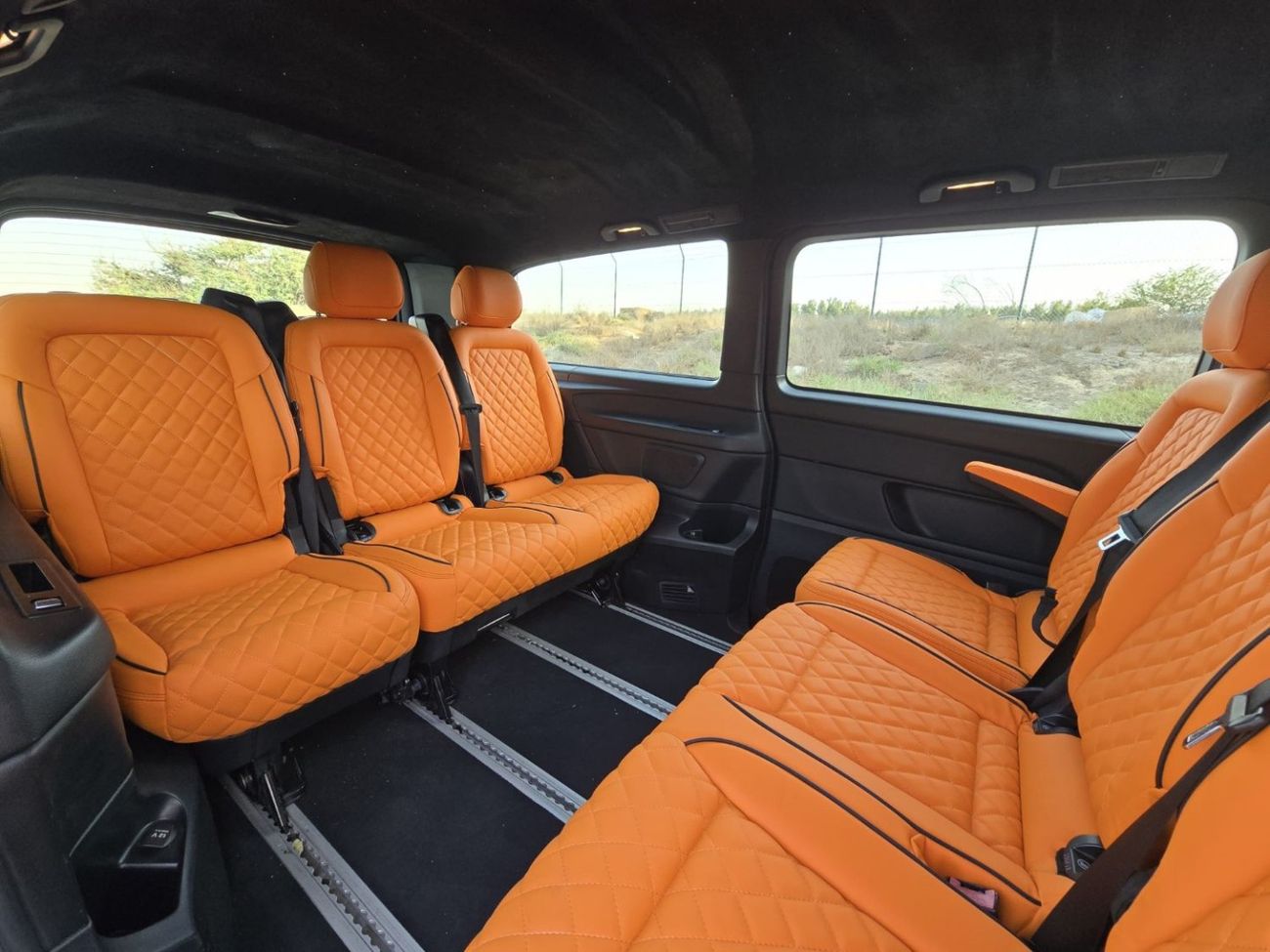 Mercedes-Benz V 250 Std 2.1L MERCEDES V-250 GCC 2018 BODY KIT MAYBACH 2023 // PERFECT CONDITION WITH GOOD PRICE