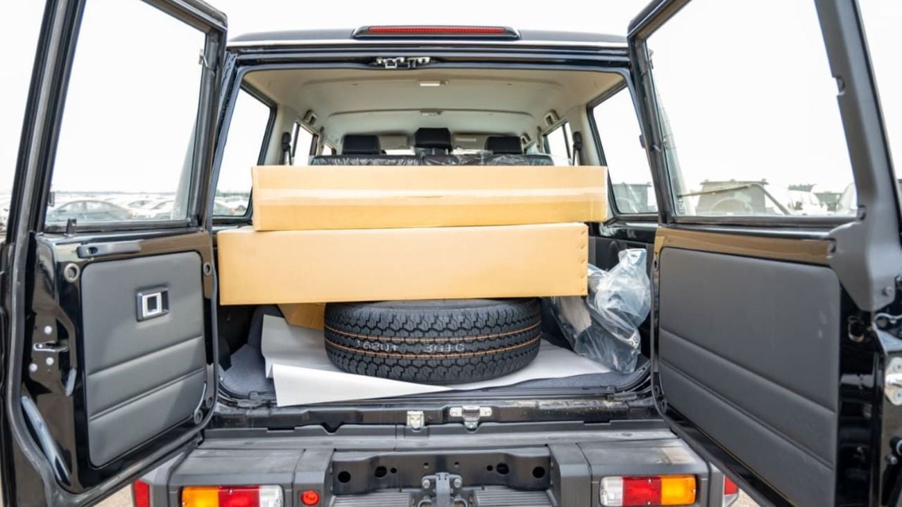 Toyota Land Cruiser 70 LC 76 2.8L | Diesel | 4 Cylinder | 6 Speed Automatic | 5 Door | 5 Seats