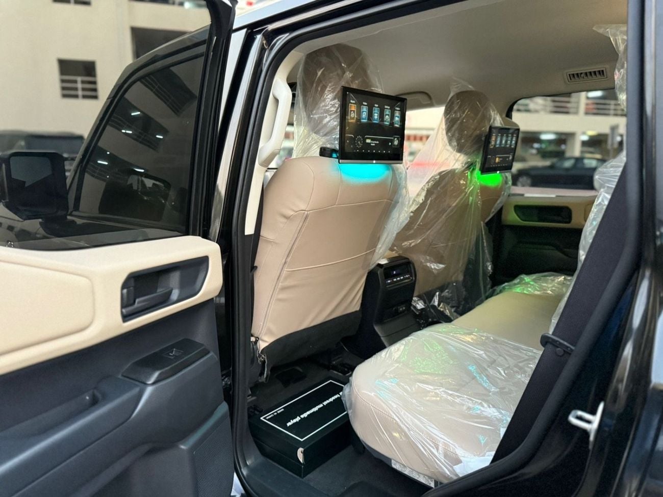 تويوتا برادو Adventure Dual Tone 2.4T