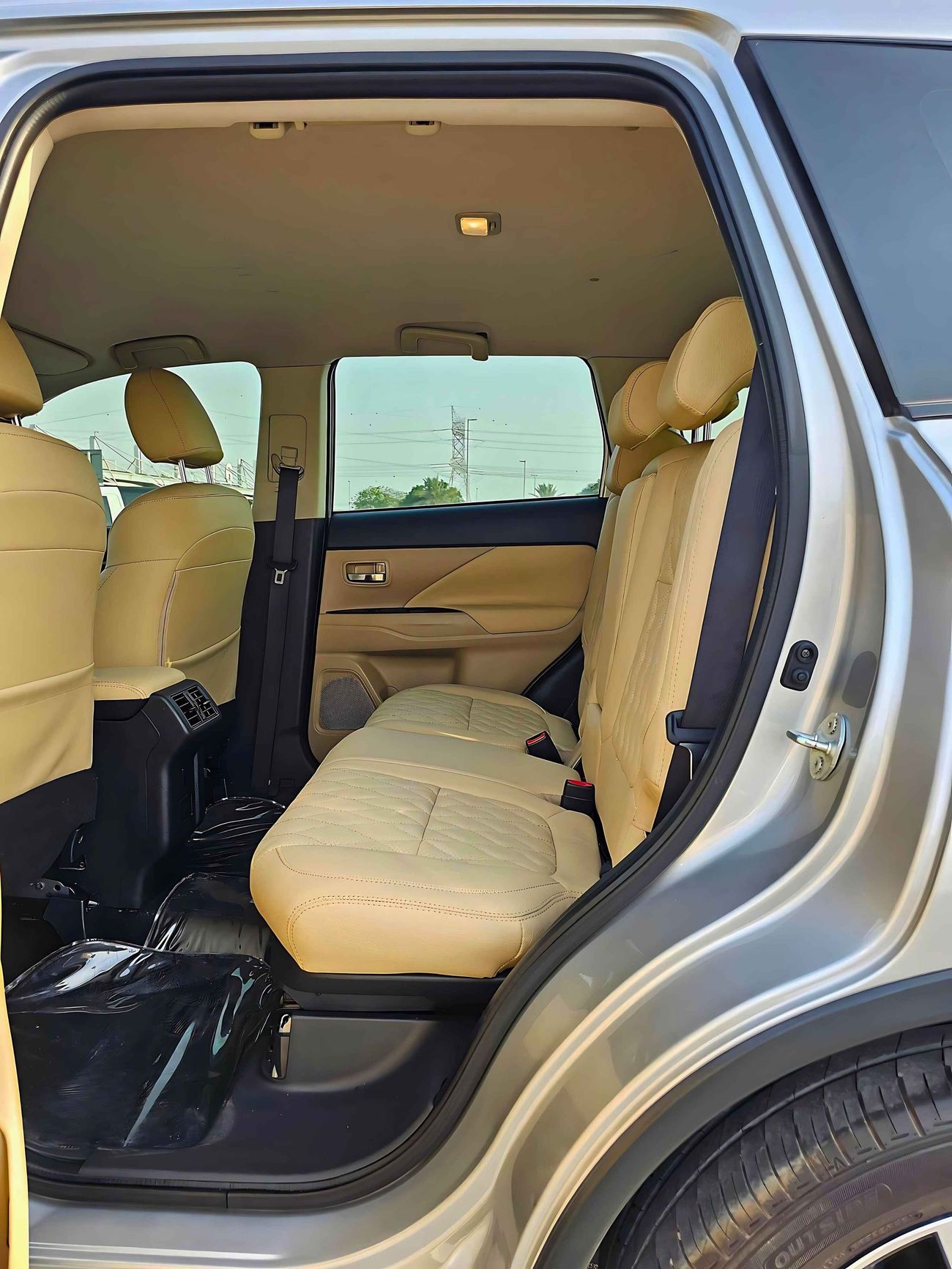 ميتسوبيشي آوتلاندر GLX/ 4WD/ LEATHER SEATS/ DVD/ LOW MILEAGE/ GCC/ 657 MONTHLY/ LOT# 702843