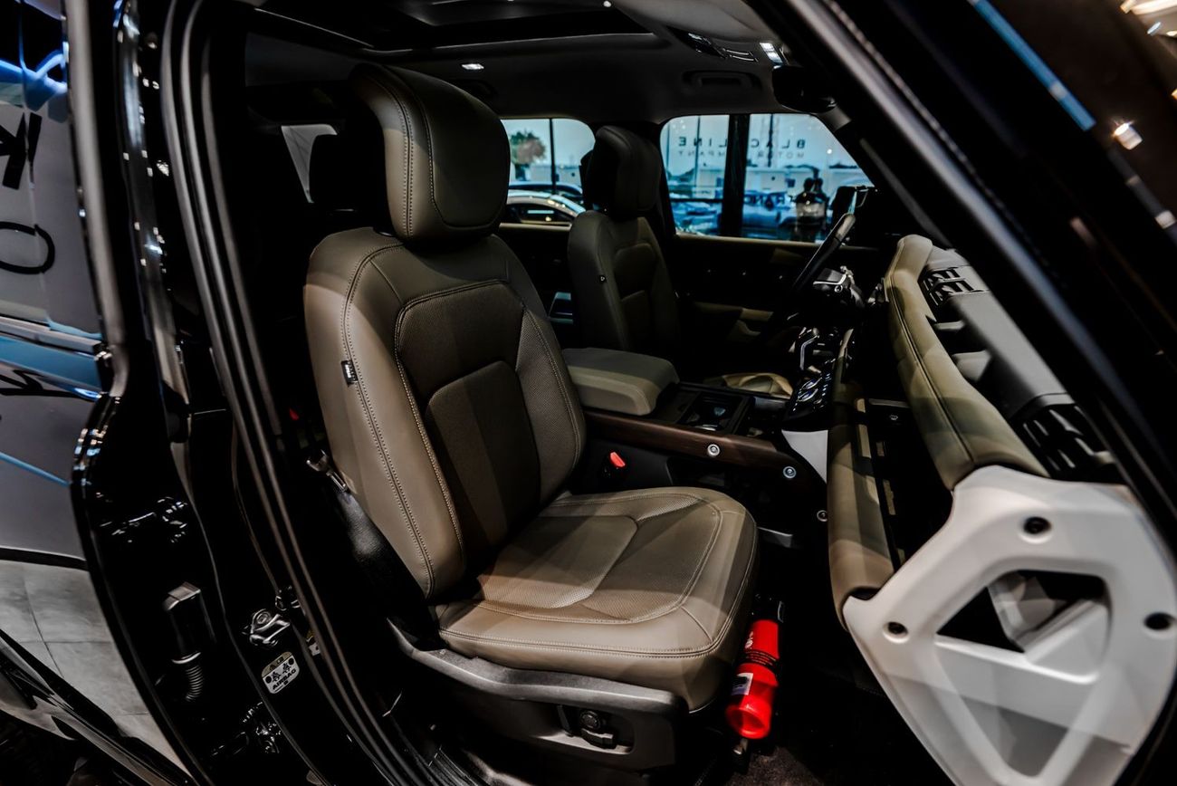 Land Rover Defender 2023 URBAN Land Rover Defender P400 HSE, Warranty Valid, Service Contract Valid, Low KMs, GCC