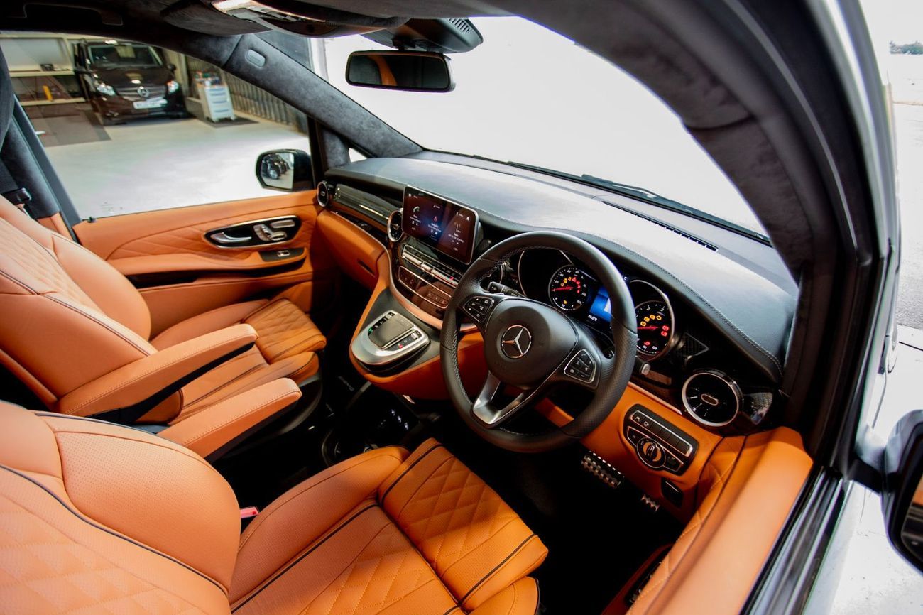 Mercedes-Benz V 300 Senzati GCC Luxury Interior. Mercedes-Benz Approved Conversion