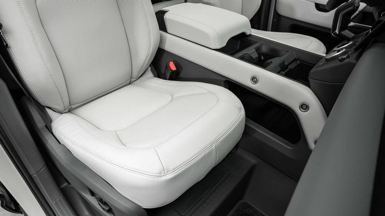 لاند روفر ديفندر X-Dynamic HSE P400e - 2026 - Under Warranty