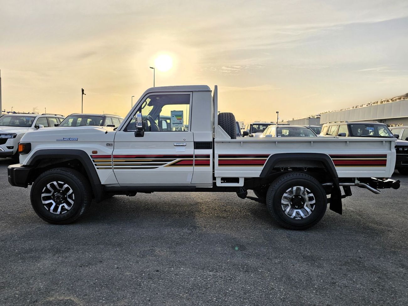 تويوتا لاند كروزر TOYOTA LC79 SINGLE CABIN DIESEL Z AUTO 2.8 V6 - 2025 MODEL - WHITE INSIDE TAN - OMANI