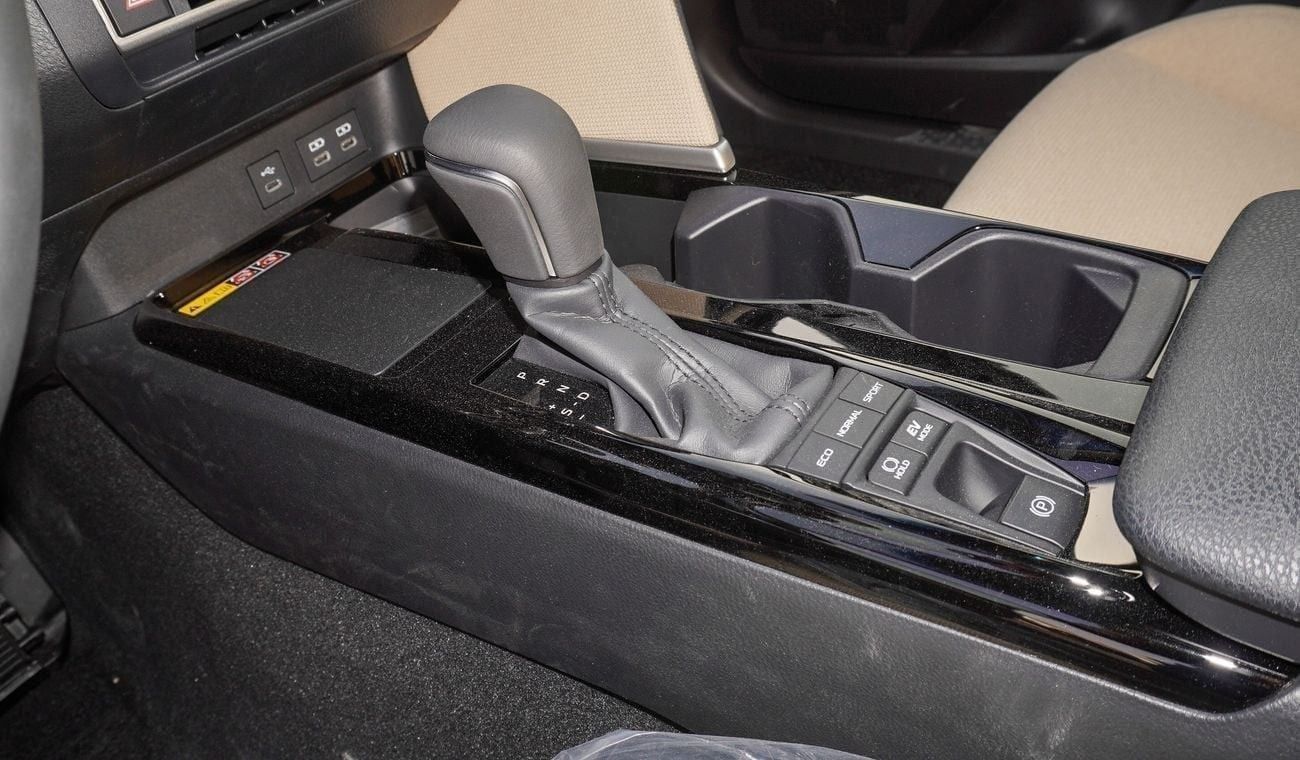 Toyota Camry تويوتا كامري LE HEV 2.5 L Hybrid