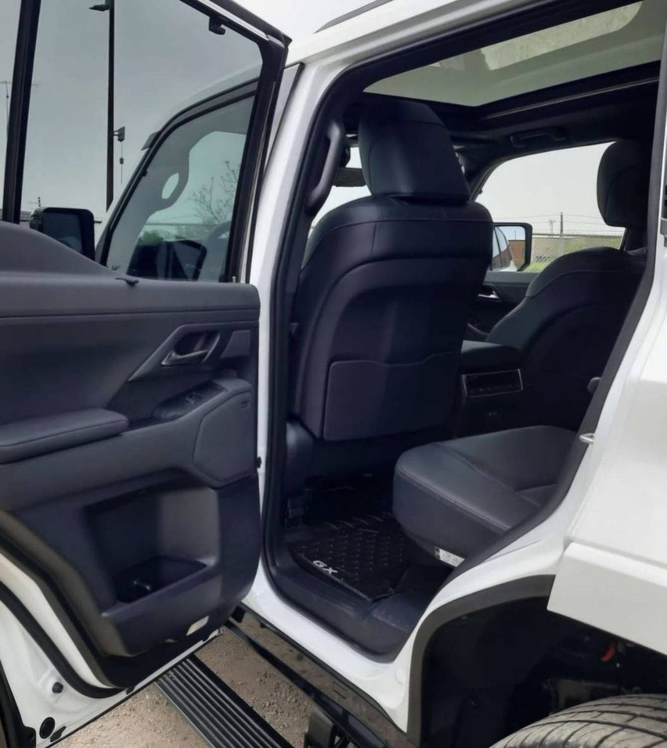 Lexus GX550 Executive Full Options 6seaters