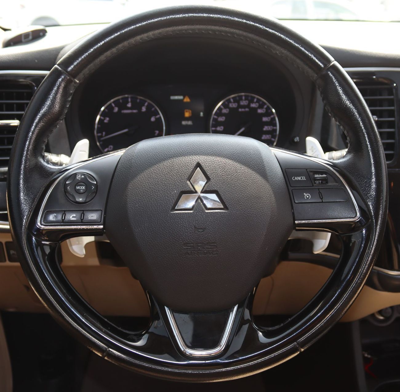 Mitsubishi Outlander GLS 3.0L Mitsubishi Outlander 2016 - in excellent condition- GCC-4WD-130,000 km - Price - 35000 AED