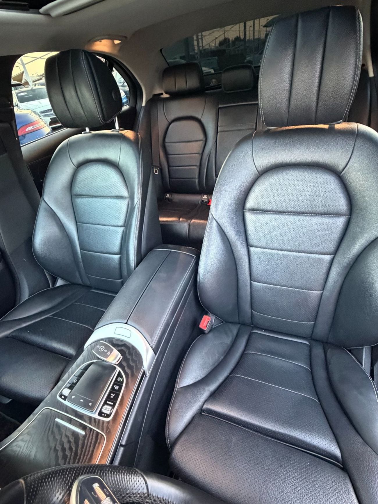 مرسيدس بنز C 300 Luxury 2.0L