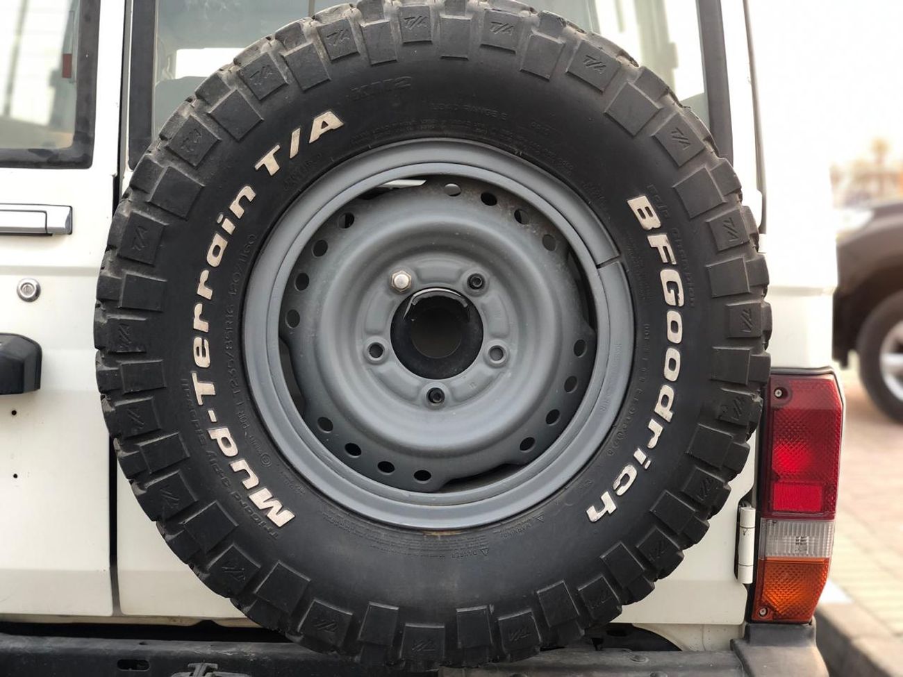 Toyota Land Cruiser 70 LX78 4.2L Diesel, Snorkel, Alloy Rims 16'', Low Milage, Clean Interior and Exterior, Mp3, CD-Player