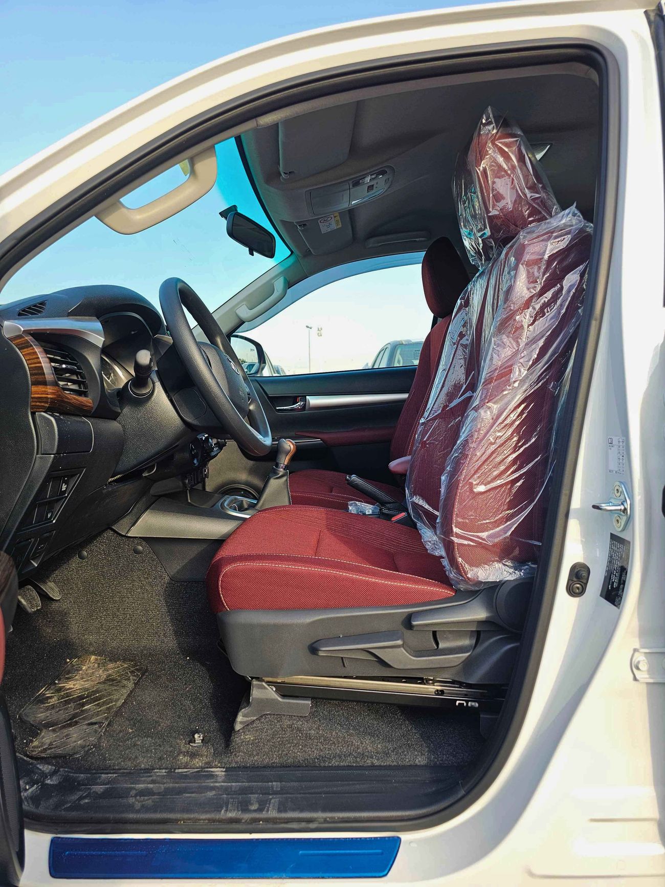 Toyota Hilux SR5 / FULL OPTION / 2.7L V4 / M/T / DIFF LOCK / BED LINER / BIG DVD / WOOD TRIM / 4WD / CODE # HPADF