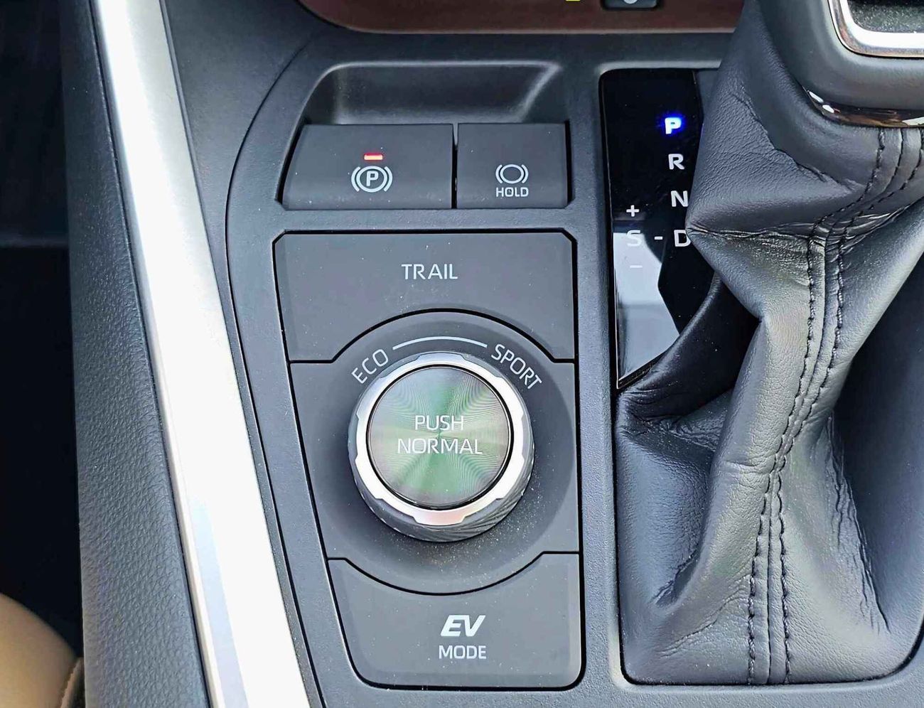 تويوتا راف ٤ Limited, 2.5L Hybrid, Driver Power Seat / Full Option With Panoramic Roof (CODE # 68055)