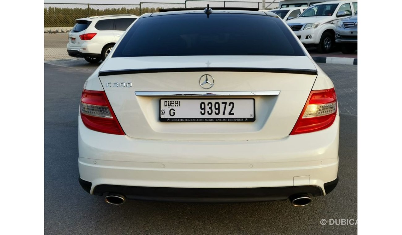 Mercedes-Benz C 300 2010 Gcc Specefecation Very Clean Inside And Out Side Without Accedent